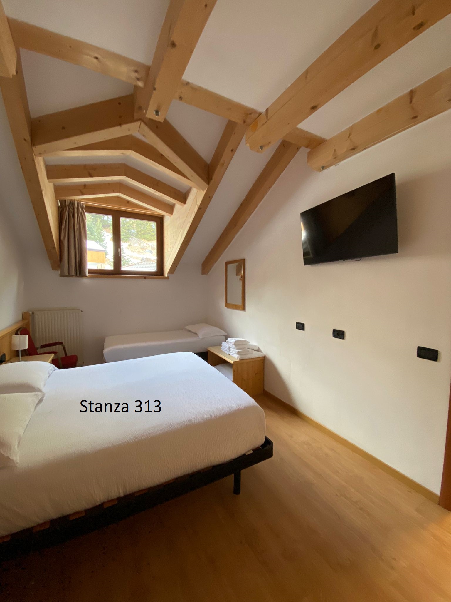 Camera Tripla Budget con Finestra – Hotel PizBoè